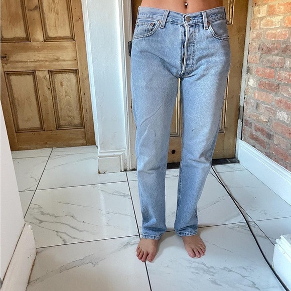 VINTAGE 90’S 501 LEVI’S 💘 Faded blue light Wash Denim - Picture 8 of 8